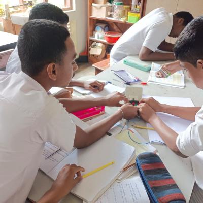  අධ්‍යයන කටයුතු  අතරතුර 